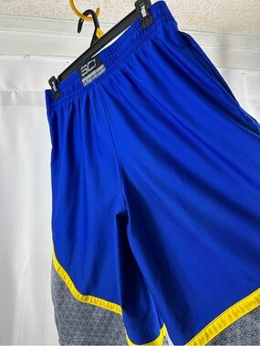 0180 under Armour, men’s loose fit shorts size medium SC Stephan Curry